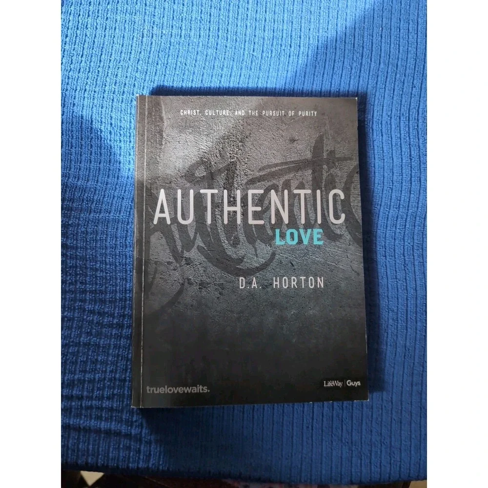 LifeWay Authentic Love Bible Study Leader Kit‎ Girls/Guys Christ (Has Writing)